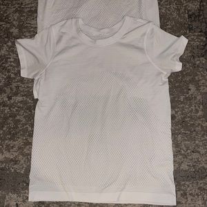 White lulu t shirt, size 4, great condition